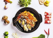 不惧困难决定创业，黑白电视老长沙吃货铺带她走上致富路!