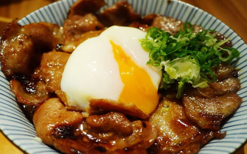 满烧肉丼食堂加盟费多少？开一家这样的快餐店要多少钱？