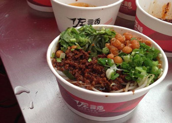 佐诱酸辣粉加盟