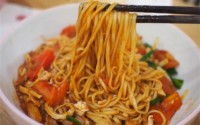 粉面戏桃花加盟要求高吗？更受欢迎的美食餐馆