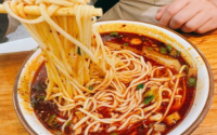 加盟筷上瘾牛肉面，财富触手可及