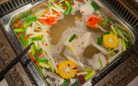 鲜牛寨火锅项目合适加盟么？加盟费贵吗？