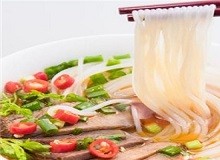 高老辈老母鸡汤米线有什么不同？适合加盟吗？