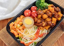 新手创业选什么行业好？餐饮加盟人气火爆